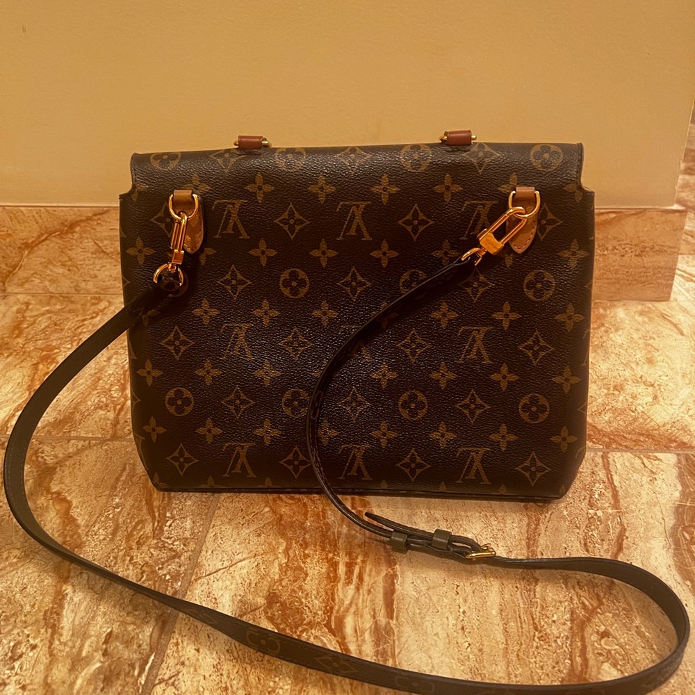 LOUIS VUITTON Crossbody/Handbag *GOOD CONDITION* - Picture 2 of 7